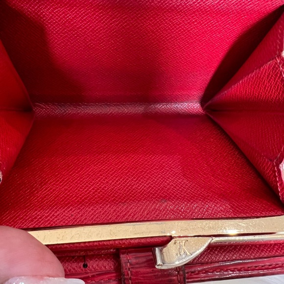 Louis Vuitton - Picture 8 of 17